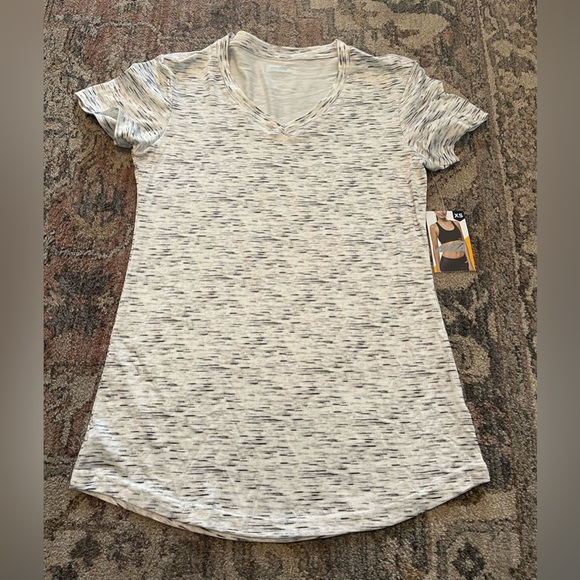 XS women’s Avia V-Neck T-Shirt - Picture 1 of 1